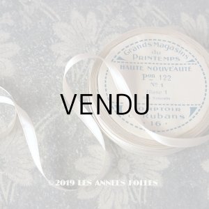 画像: アンティーク　極細6mm幅 サテンリボン 3.5m PON 112 N 1 BLANC 1 COMPTOIR DE RUBANS - GRANDS MAGASINS DU PRINTEMPS - (20)