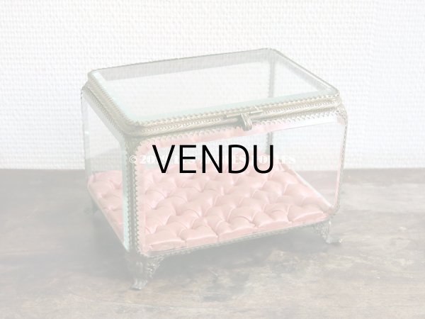 画像7: ＊蚤の市＊19世紀 アンティーク 大きなコフレ グローブ・ド・マリエ　ロカイユ装飾の脚 ピンクのシルクサテンのクッション (7)