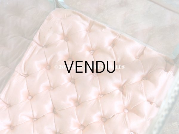 画像14: ＊蚤の市＊19世紀 アンティーク 大きなコフレ グローブ・ド・マリエ　ロカイユ装飾の脚 ピンクのシルクサテンのクッション (14)