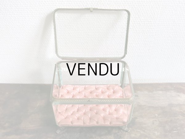 画像11: ＊蚤の市＊19世紀 アンティーク 大きなコフレ グローブ・ド・マリエ　ロカイユ装飾の脚 ピンクのシルクサテンのクッション (11)