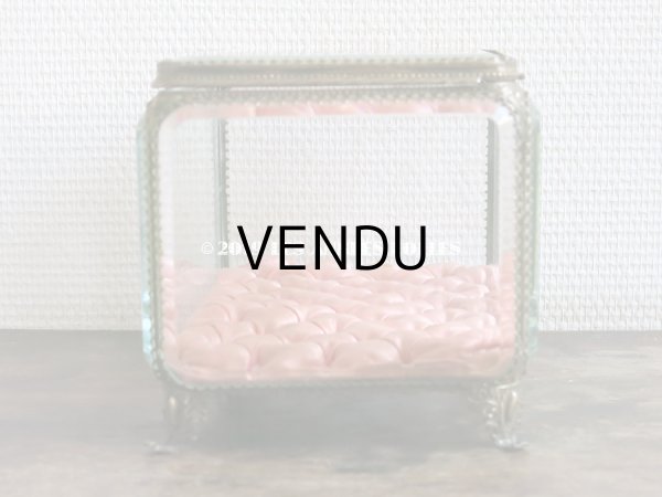 画像18: ＊蚤の市＊19世紀 アンティーク 大きなコフレ グローブ・ド・マリエ　ロカイユ装飾の脚 ピンクのシルクサテンのクッション (18)