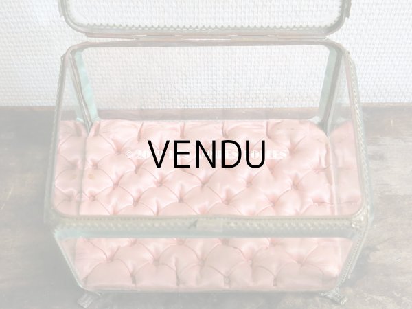 画像13: ＊蚤の市＊19世紀 アンティーク 大きなコフレ グローブ・ド・マリエ　ロカイユ装飾の脚 ピンクのシルクサテンのクッション (13)