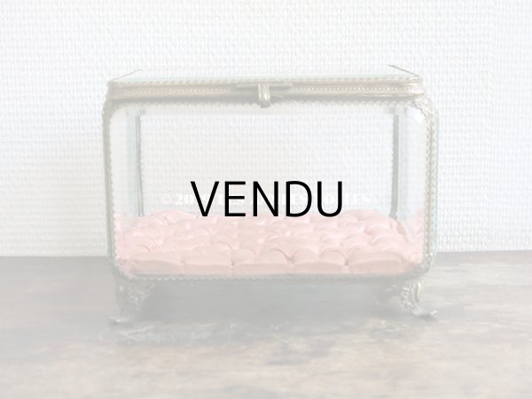 画像16: ＊蚤の市＊19世紀 アンティーク 大きなコフレ グローブ・ド・マリエ　ロカイユ装飾の脚 ピンクのシルクサテンのクッション (16)