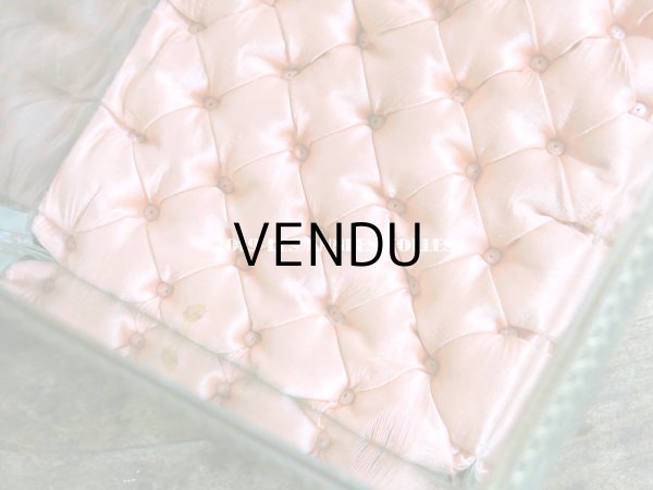 画像15: ＊蚤の市＊19世紀 アンティーク 大きなコフレ グローブ・ド・マリエ　ロカイユ装飾の脚 ピンクのシルクサテンのクッション (15)