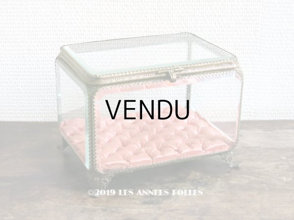 画像6: ＊蚤の市＊19世紀 アンティーク 大きなコフレ グローブ・ド・マリエ　ロカイユ装飾の脚 ピンクのシルクサテンのクッション (6)