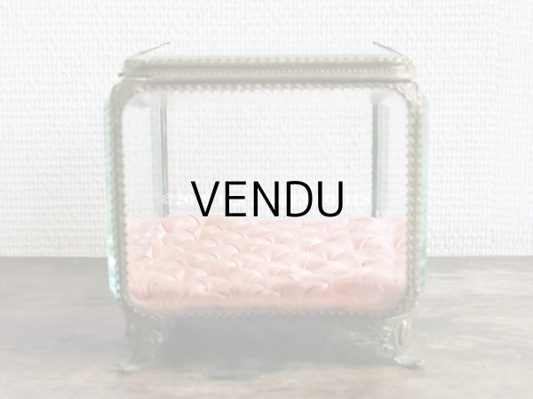 画像19: ＊蚤の市＊19世紀 アンティーク 大きなコフレ グローブ・ド・マリエ　ロカイユ装飾の脚 ピンクのシルクサテンのクッション (19)