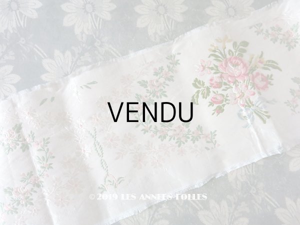 画像1: 19世紀 アンティーク シルク製 ジャガード織リボン 薔薇のブーケの刺繍入り 96cm (1)