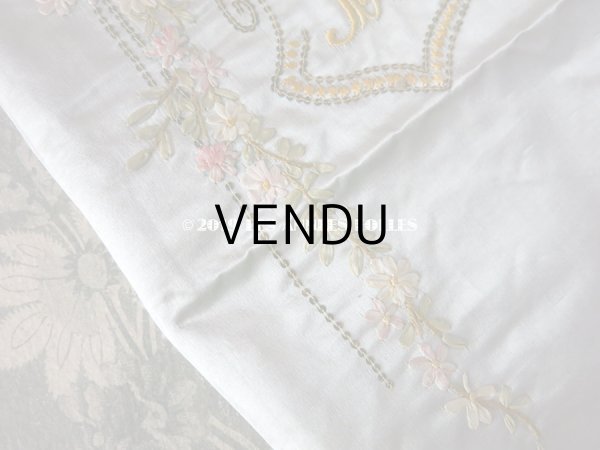 画像5: アンティーク リボン刺繍のパネル イニシャル入り シルクサテンのファブリック  (5)