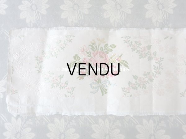 画像2: 19世紀 アンティーク シルク製 ジャガード織リボン 薔薇のブーケの刺繍入り 96cm (2)