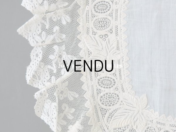 画像7:  19世紀 アンティーク  結婚式のハンカチ リーフ柄＆モノグラム【LR】 のホワイトワーク & 手編みのヴァランシエンヌレース (7)