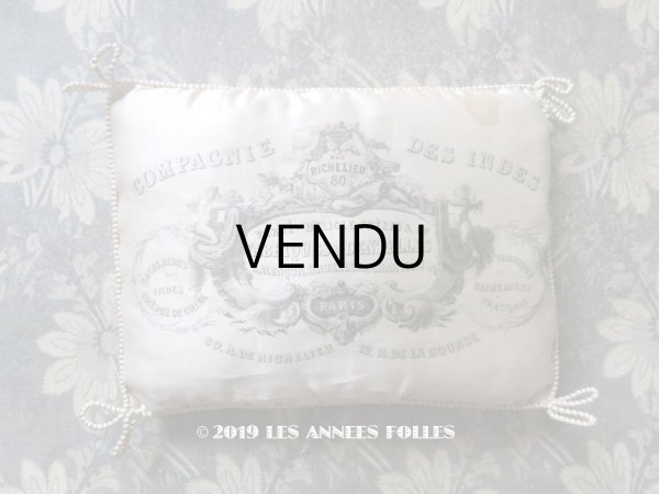 画像1: 19世紀末 アンティーク  シルク製 クッション カシミア & レース店 - VERDE-DELISLE FRERES & Cie PARIS - (1)