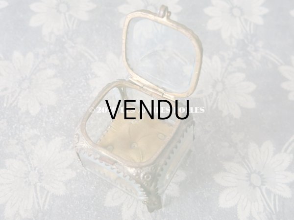 画像4: アンティーク 小さなジュエリーボックス スモーキーイエローのシルク製クッション (4)