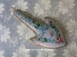 画像1: 19世紀末 アンティーク 薔薇と勿忘草 &イニシャルM ピンクッション ガラスビーズの刺繍 (1)