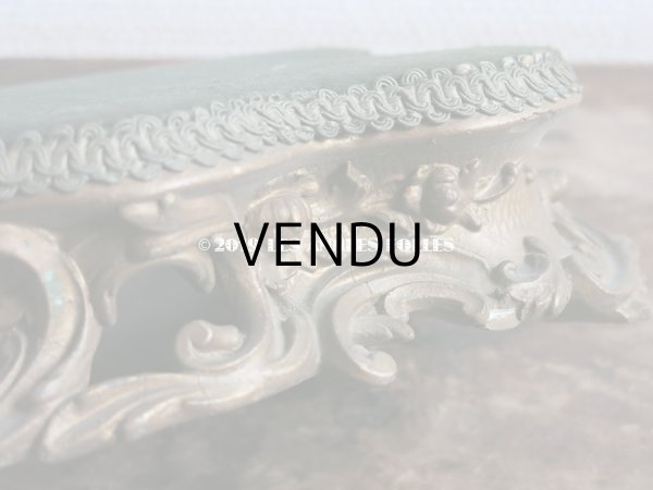 画像9: 19世紀末 アンティーク ロカイユ装飾の台座 グリーンのベルベット　(721) (9)