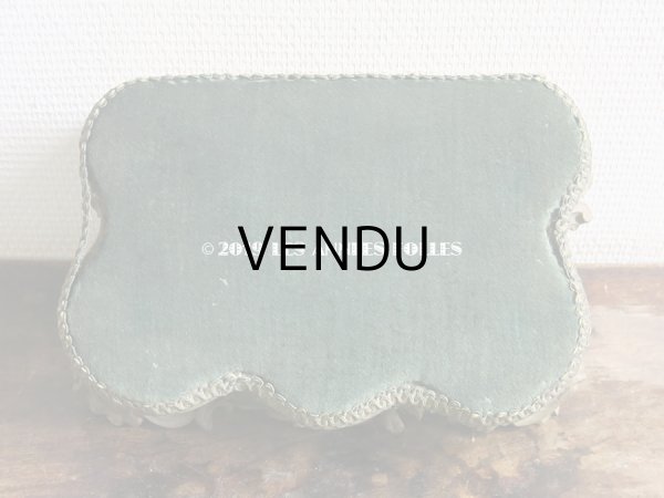 画像3: 19世紀末 アンティーク ロカイユ装飾の台座 グリーンのベルベット　(721) (3)