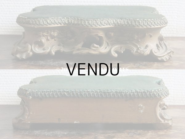 画像5: 19世紀末 アンティーク ロカイユ装飾の台座 グリーンのベルベット　(721) (5)