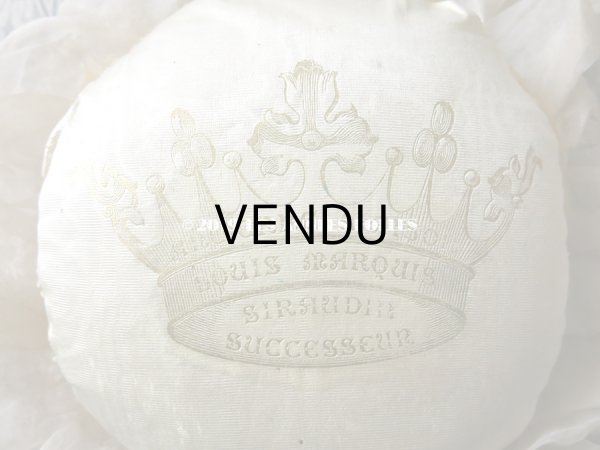画像2: 19世紀末 アンティーク ショコラトリーの王冠のピンクッション 花模様のレース - LOUIS MARQUIS SIRAUDIN SUCCESSEUR - (2)