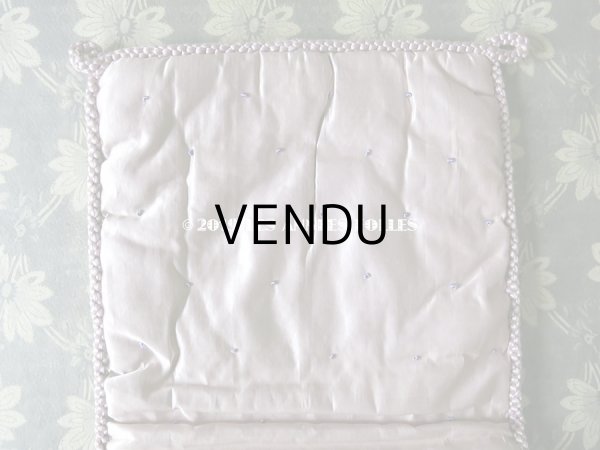 画像5: 【クリスマスセール2019対象外】 アンティーク シルク製 菫の花かごの刺繍入り ハンキーケース ハンカチ用ポシェット  (5)