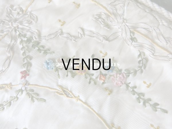 画像7: 【クリスマスセール2019対象外】 アンティーク シルク製 花かごのリボン刺繍入り ハンキーケース ハンカチ用ポシェット  (7)