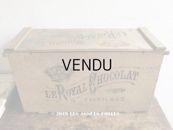 画像1: 【クリスマスセール2019対象外】 アンティーク チョコレートの運搬用 大きな木箱 LE ROYAL CHOCOLAT - LAVRIL&Cie - (1)