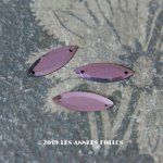 画像: ＊蚤の市＊ 19世紀末 アンティーク メタル製 5.5×14mm 立体 スパンコール 薄紫 60ピースのセット 