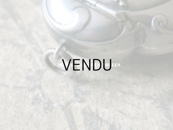 画像4: アンティーク シルバー製 鈴蘭のパウダーケース  白鳥の羽のパフ付き (4)