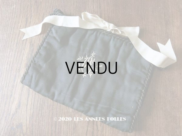 画像1: アンティーク ハンキーケース 黒 モノグラム刺繍 ハンカチ用ポシェット  (1)