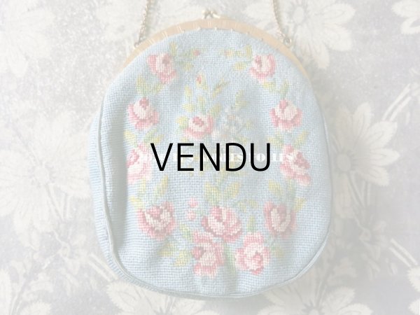 画像7: 19世紀末 アンティーク  小さなオモニエール 薔薇模様 ニードルポイント エナメルの花のフレーム (7)