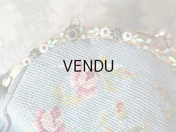 画像5: 19世紀末 アンティーク  小さなオモニエール 薔薇模様 ニードルポイント エナメルの花のフレーム (5)