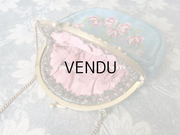 画像10: 19世紀末 アンティーク  小さなオモニエール 薔薇模様 ニードルポイント エナメルの花のフレーム (10)