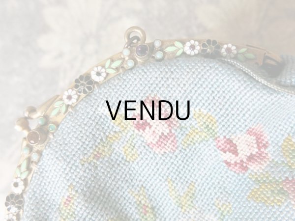 画像6: 19世紀末 アンティーク  小さなオモニエール 薔薇模様 ニードルポイント エナメルの花のフレーム (6)