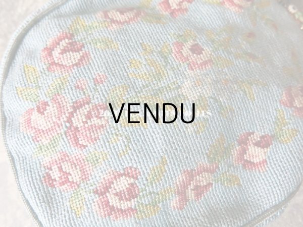 画像4: 19世紀末 アンティーク  小さなオモニエール 薔薇模様 ニードルポイント エナメルの花のフレーム (4)