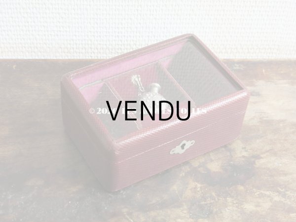 画像5: アンティーク 本革製 ジュエリーケース  ボルドー キルティングのシルク製クッション (5)