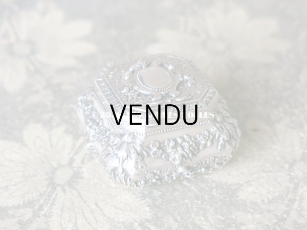 画像2: 1900年代　アンティーク シルバー製 パウダーケース 薔薇&リボンのガーランド (2)