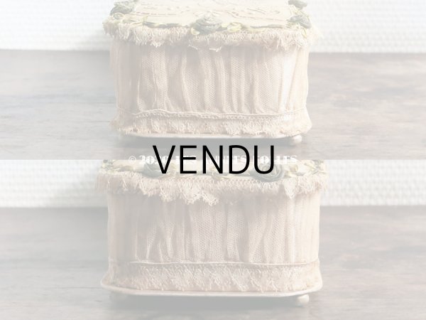 画像7: 1910年代 アンティーク 淡いピンクのグローブケース 薔薇のロココトリム＆レースの装飾  (7)