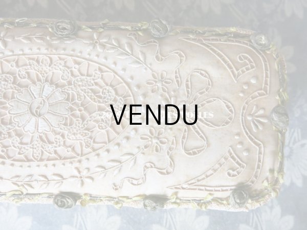 画像4: 1910年代 アンティーク 淡いピンクのグローブケース 薔薇のロココトリム＆レースの装飾  (4)