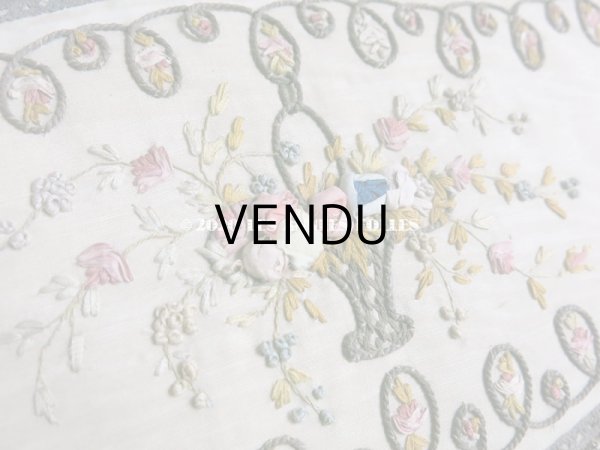 画像4: 1900年代 アンティーク リボン刺繍のカルトナージュボックス　グローブ入れ  (4)