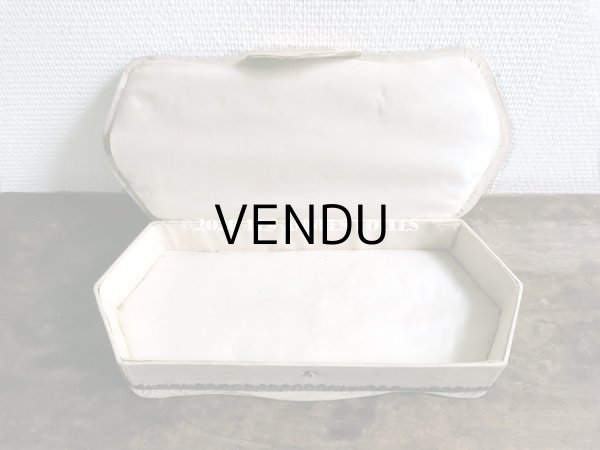 画像8: 1900年代 アンティーク リボン刺繍のカルトナージュボックス　グローブ入れ  (8)