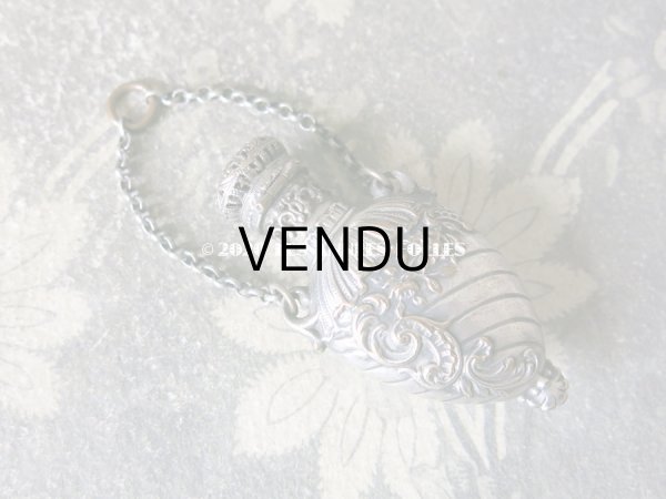 画像5: アンティーク シャトレーヌ用 ロカイユ装飾の香水瓶 (5)