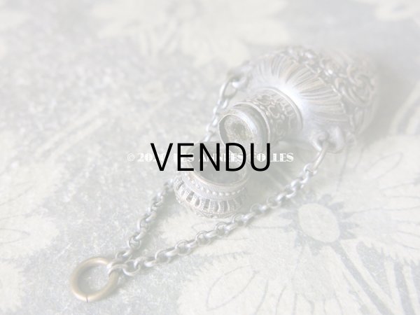 画像7: アンティーク シャトレーヌ用 ロカイユ装飾の香水瓶 (7)