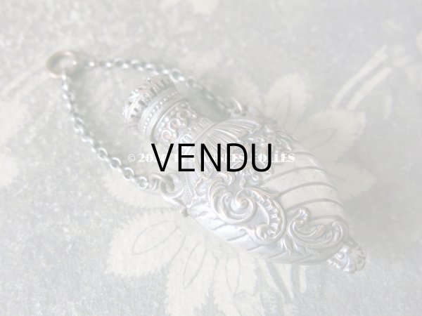 画像4: アンティーク シャトレーヌ用 ロカイユ装飾の香水瓶 (4)