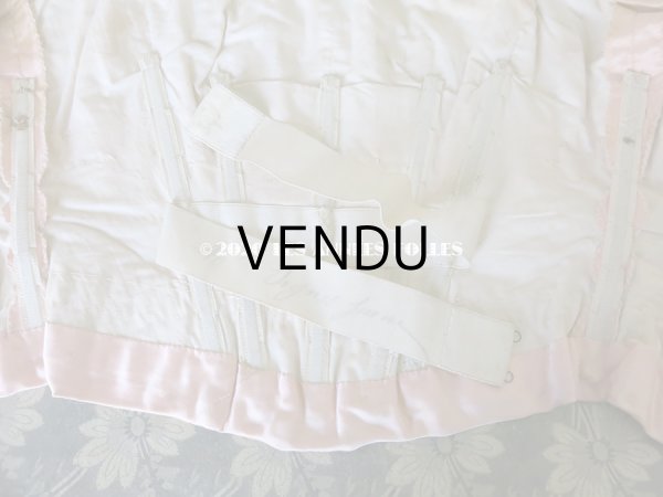 画像17: 1900年代 アンティーク ピンクのリボンが結ばれた少女のアンサンブル コルサージュ & スカート  (17)