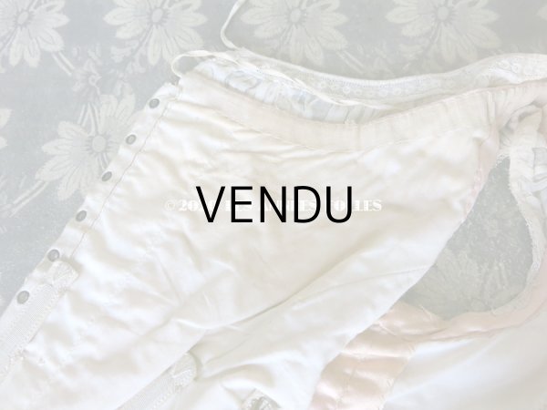 画像15: 1900年代 アンティーク ピンクのリボンが結ばれた少女のアンサンブル コルサージュ & スカート  (15)