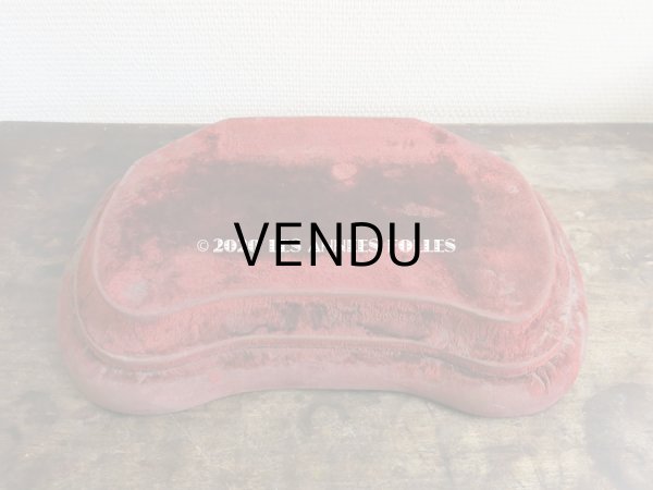 画像5: アンティーク ベルベットの大きな台座 赤　 (5)