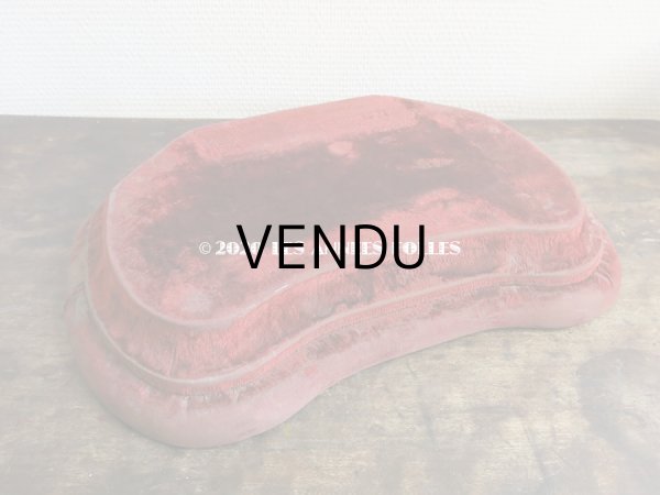 画像4: アンティーク ベルベットの大きな台座 赤　 (4)