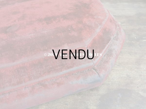 画像10: アンティーク ベルベットの大きな台座 赤　 (10)