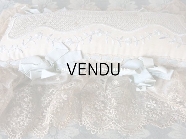 画像13: 1900年代 アンティーク 花の刺繍入り リボン＆レースで縁取られた 大きなピンクッション (13)