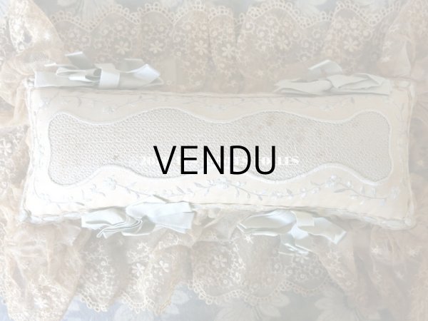 画像11: 1900年代 アンティーク 花の刺繍入り リボン＆レースで縁取られた 大きなピンクッション (11)