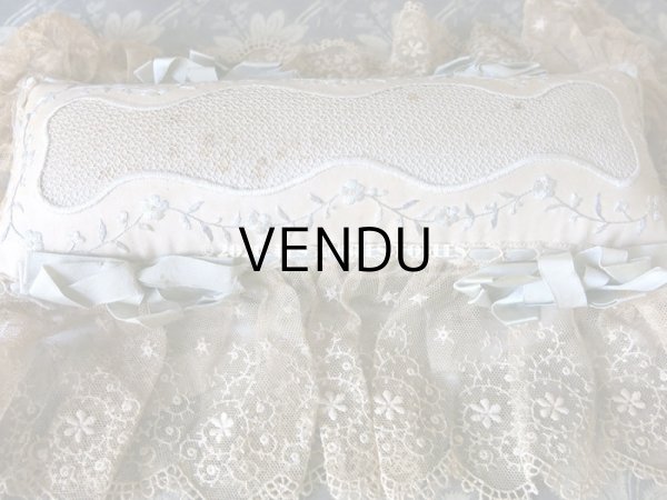 画像14: 1900年代 アンティーク 花の刺繍入り リボン＆レースで縁取られた 大きなピンクッション (14)