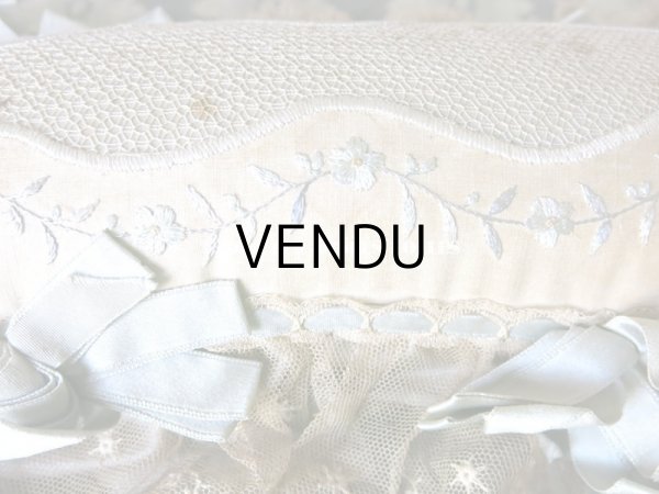 画像12: 1900年代 アンティーク 花の刺繍入り リボン＆レースで縁取られた 大きなピンクッション (12)